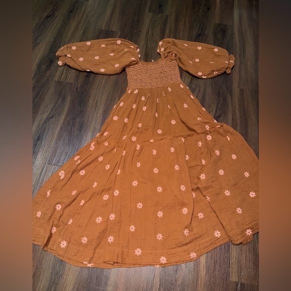 Nwot Free People Dahlia embroidered smocked maxi
Dress spring casual spring $160 - Picture 4 of 14